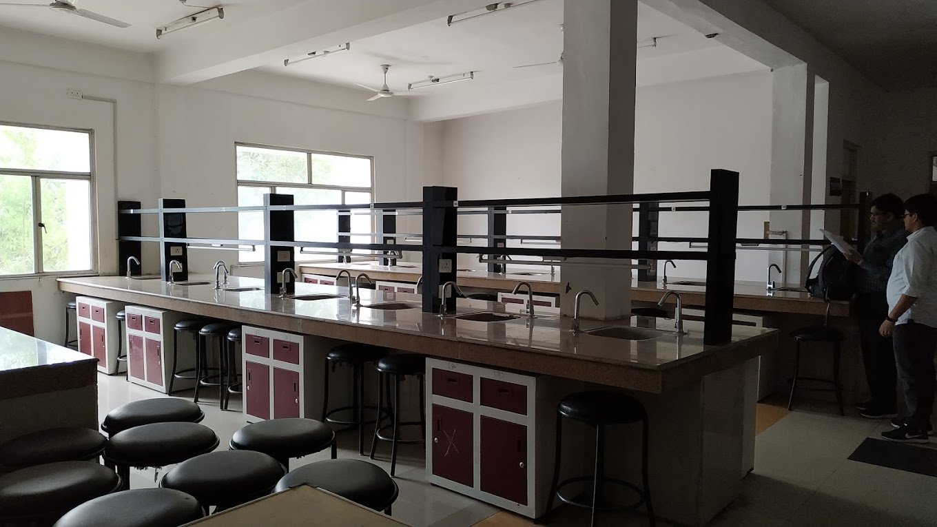 Saraswati Medical College Unnao Labs
