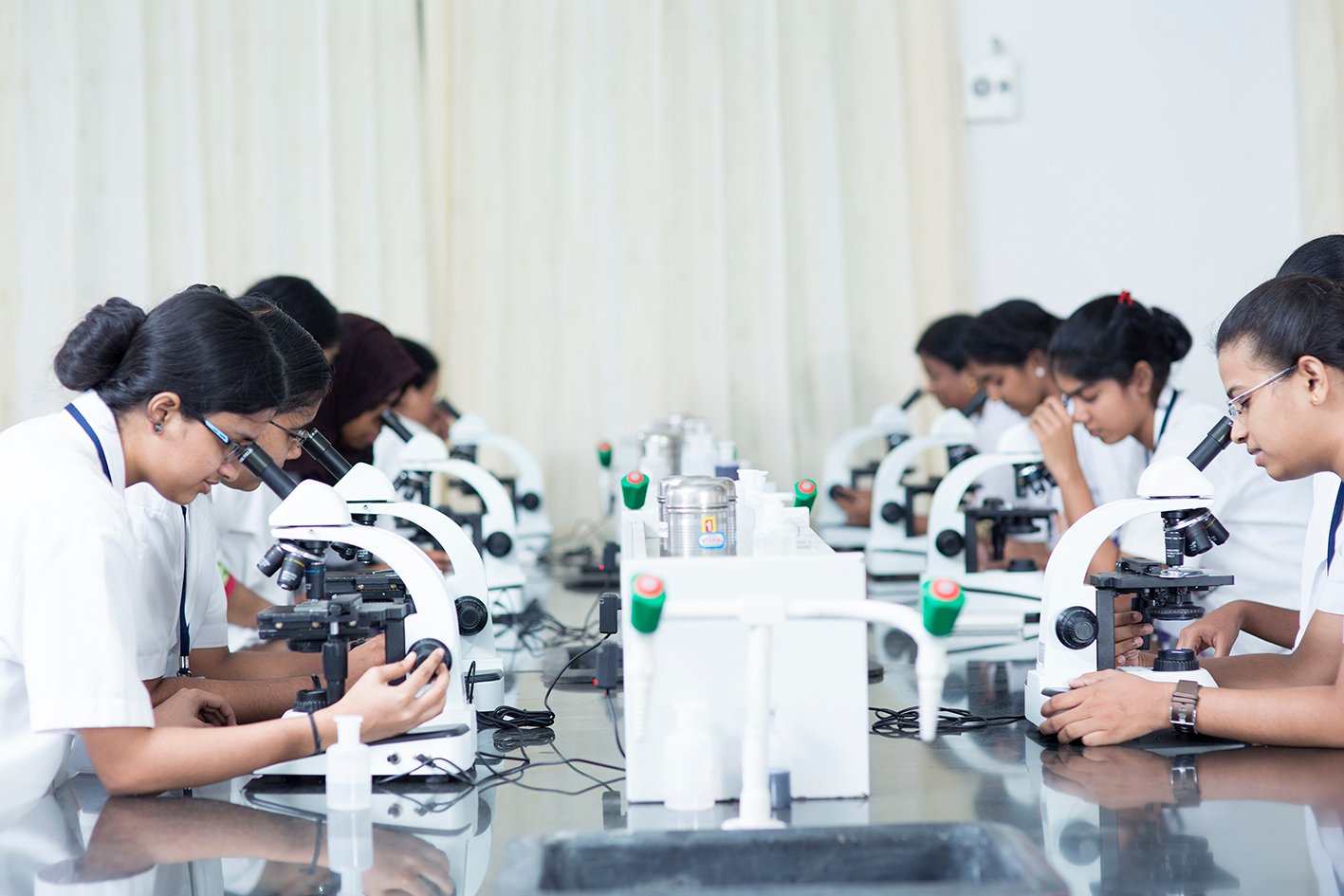 Al-Azhar Medical College Thodupuzha Labs